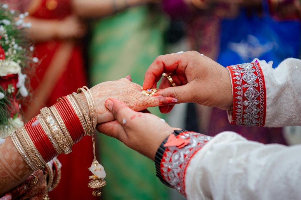 comparison of online and traditional matrimony